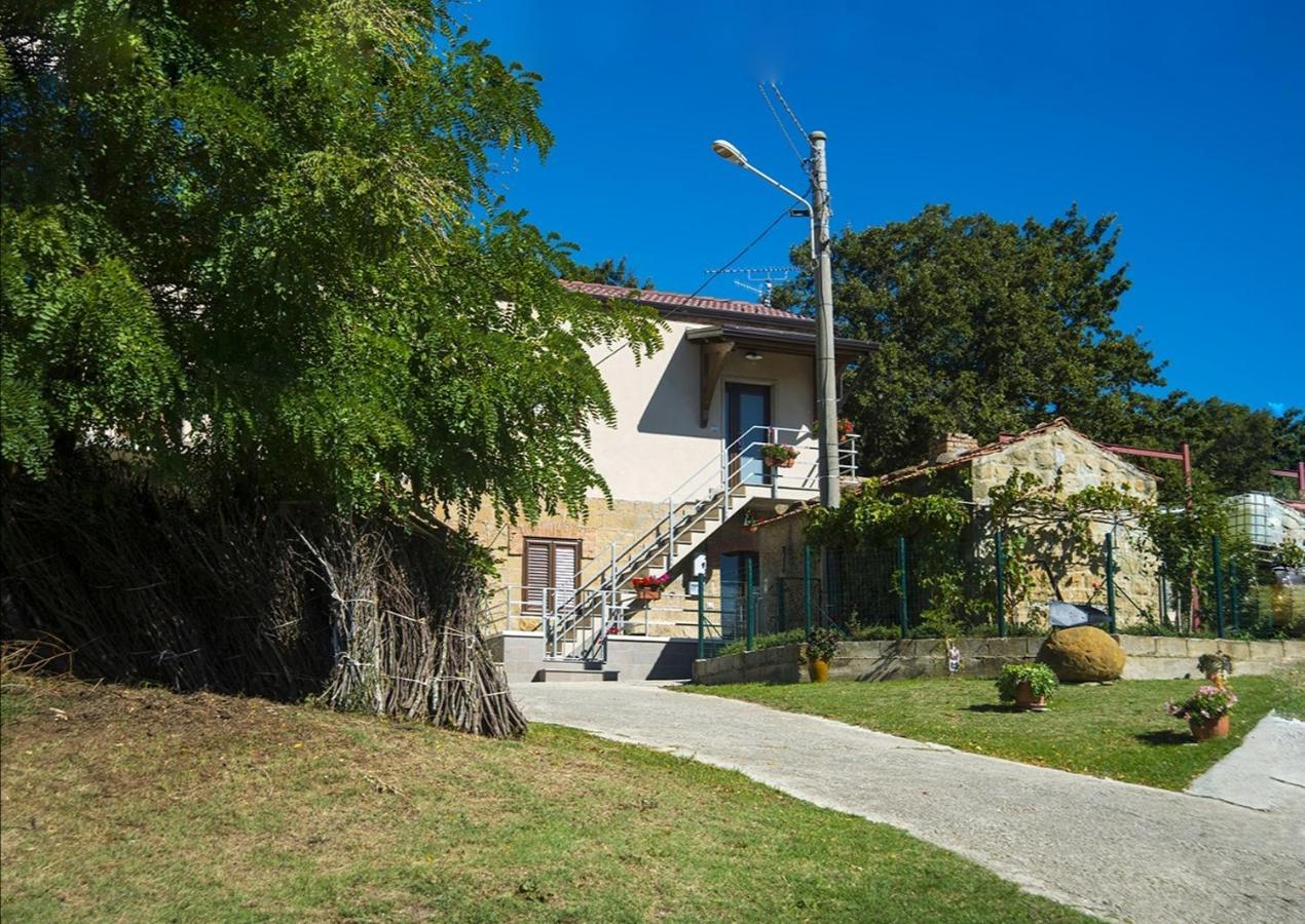 Le Pitture Casa Di Campagna Filiano Eksteriør bilde